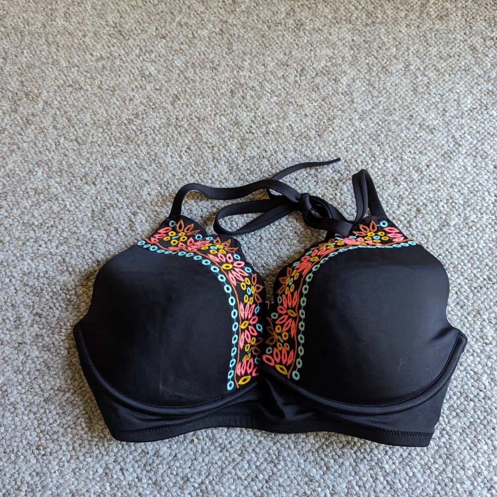 V-Neck Shade & Shore Embroidered Bikini Top - Picture 6 of 6